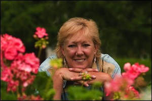 Woman leaning on hands among flowers